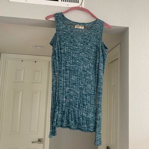 Exposed shoulder long sleeve